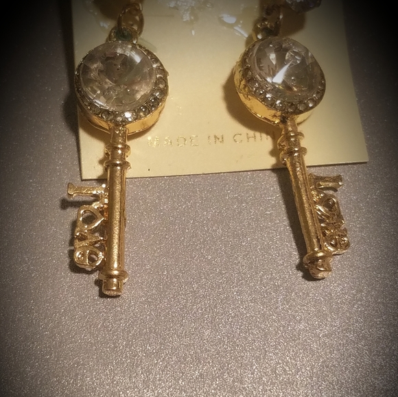 NWT Key LOVE Stud Earrings (Gold Tone) - Picture 3 of 4